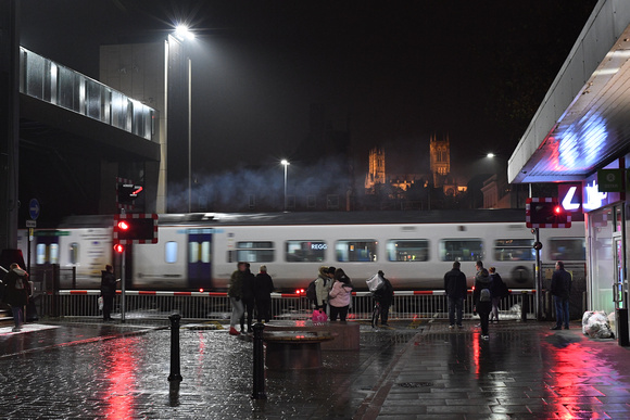 DG313244. Trains and wet streets. Lincoln. 22.11.18