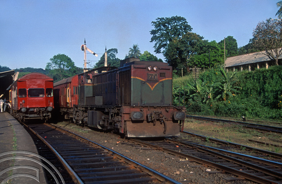 FR0120. W2 No 711 leaving for Colombo. Kandy. Sri Lanka. February 1992