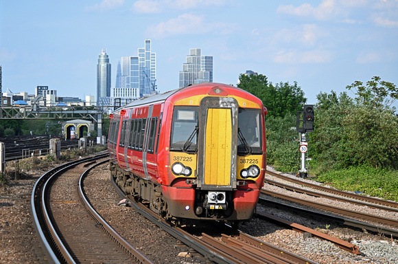 DG416738. 387225. Clapham Junction. 9.5.2024.