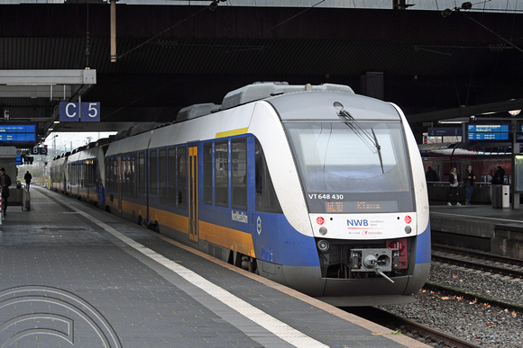 DG314629. VT 648 430. Hauptbahnhof. Dusseldorf. Germany. 6.12.18