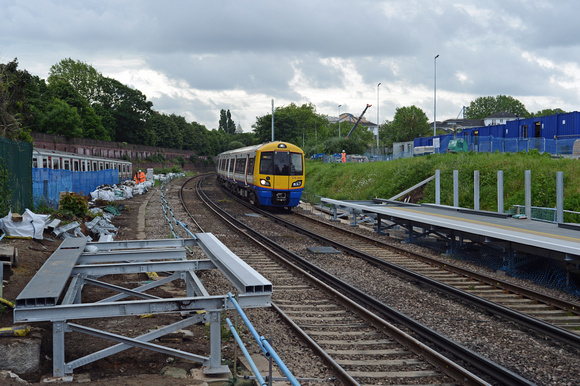 DG179559. Platforms being extended. West Brompton. 21.5.14.