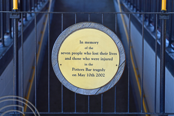 DG319438. Memorial plaque. Potters Bar. 27.2.19