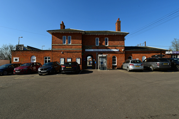 DG319484. Station building. Welwyn North. 27.2.19