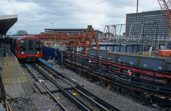 06309. Rebuilding the station. Stratford. 26.2.97