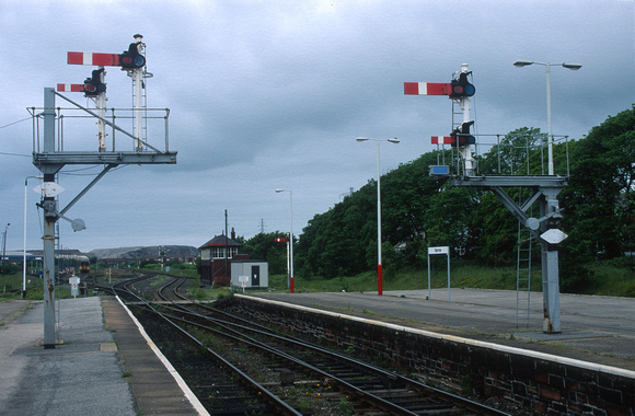 04900. Bracket semaphore signals. Barrow-in-Furness. 16.6.95