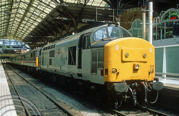 5072. 37678. 86237. 37 assisting after a loco failure. Liverpool St. 23.7.95