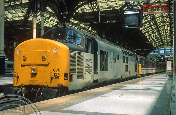 5076. 37678. 86237. 37 assisting after a loco failure. Liverpool St. 23.7.95