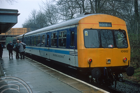 7615. 53228. 54055. 14.10 to Manchester Piccadilly. Rose Hill Marple. 12.4.2000