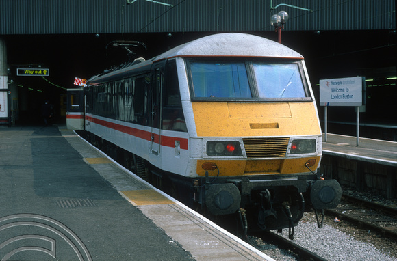 5289. 90011. 16.00 to Manchester Piccadilly. Euston. 20.8.95