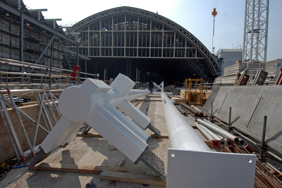 DG03505. Rebuilding St Pancras. 22.04.2005.