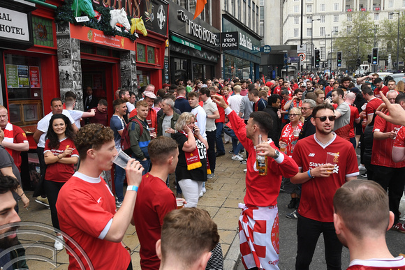 DG324520. LFC supporters in the city centre. Liverpool. 1.6.19.