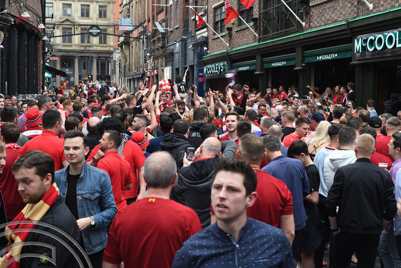 DG324564. LFC supporters in the city centre. Liverpool. 1.6.19.