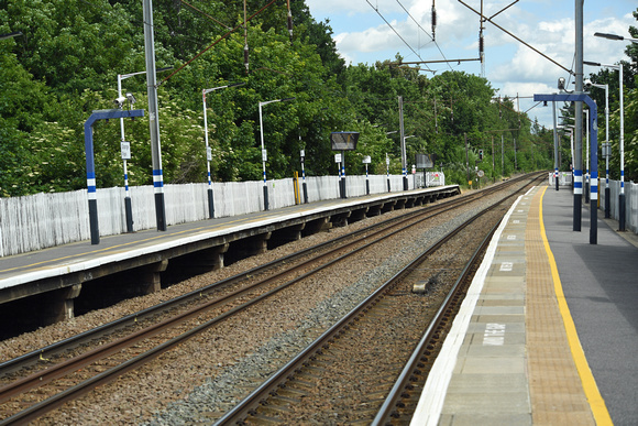 DG324785. Platform subsiding. Grange Park. 6.6.19.