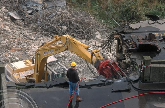 S0076. Demolition of old multi-storey car park. Lefevere Estate. Bow. East London September 1994