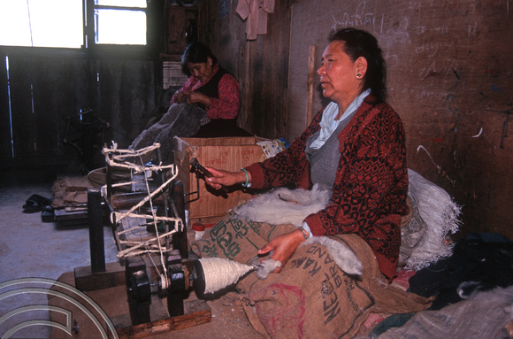 T6930. Spinning at the Tibetan refugee centre. Darjeeling. West Bengal. India. April.1998.