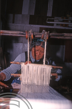 T6954. Weaver at the Tibetan refugee centre. Darjeeling. West Bengal. India. April.1998.