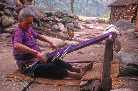T7080. Woman weaving. Chorkot. Gorkha district. Nepal. April.1998.