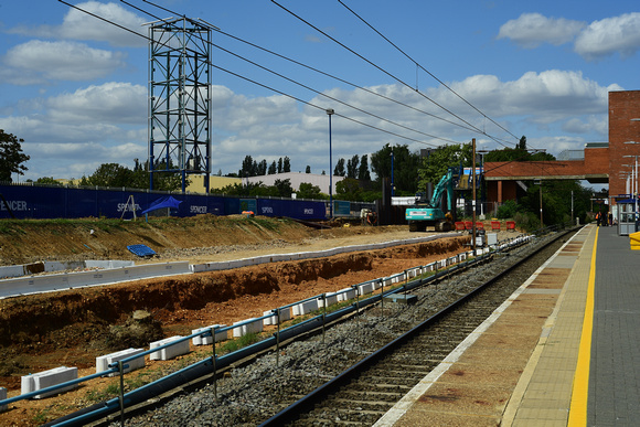 DG330147. New platform under construction. Stevenage. 5.8.19.