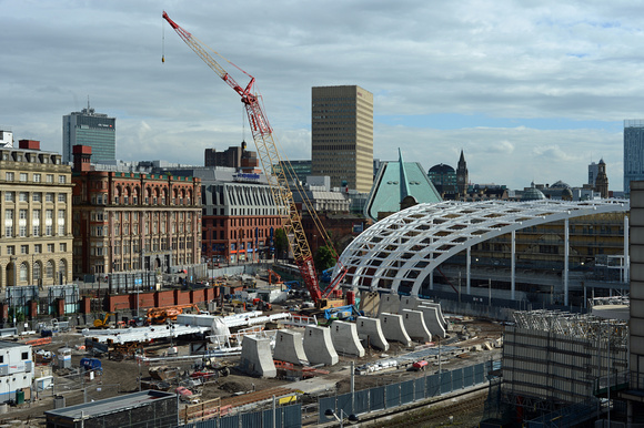 DG181229. Building the new roof. Manchester  Victoria. 5.6.14.