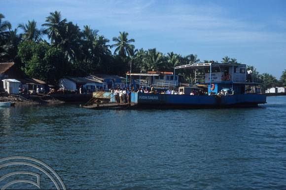 T5542. The ferry. Siolim. Goa. India. 24th December 1995