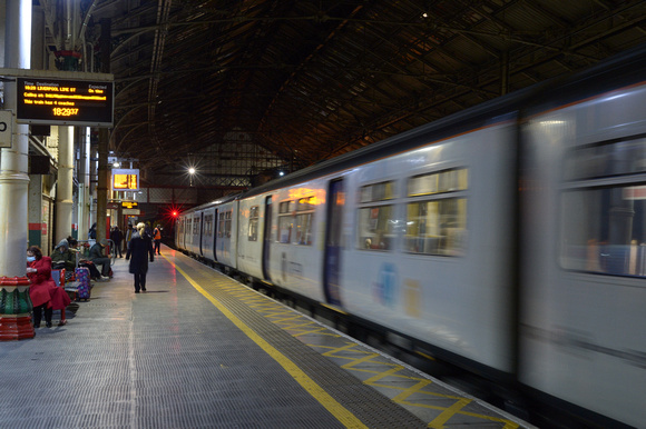 DG362496. Train blur. Preston. 11.11.2021.