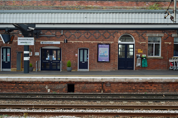 DG362620. Old station building. Wakefield Westgate. 15.11.2021.