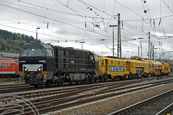 DG48232. 272 407 hauls a selection of OTP through Trier.