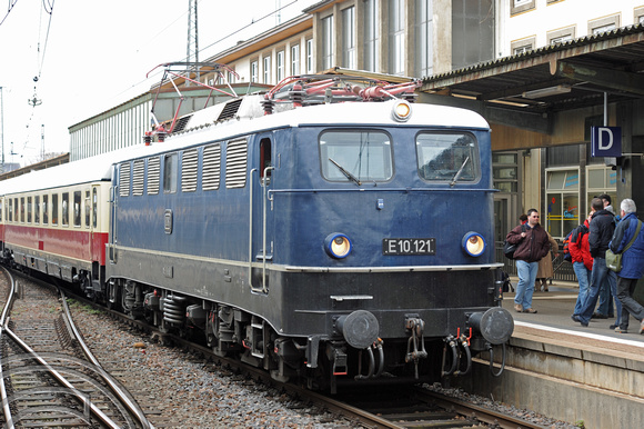 DG48092.  E10 121 at Trier. Germany. 2.4.10.