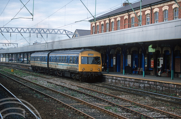 7699. L835  51432. 51498. 17.52 Manchester Piccadilly - Chester. Stockport. 14.4.2000
