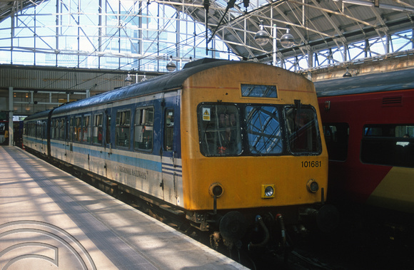 7704. 101681  51228. 51505. Manchester Piccadilly. 16.4.2000