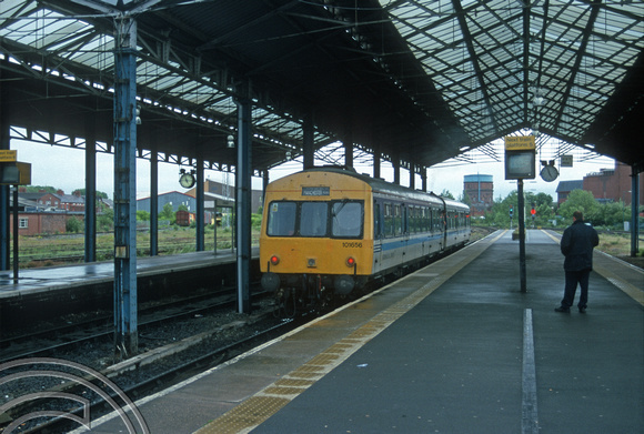 7795. 101656  51230. 54056. 14.47 to Manchester Piccadilly. Chester. 23.5.2000