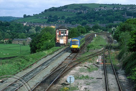 07979. 170505. 07.49 Liverpool - Norwich. New Mills South Junction. 26.5.2000