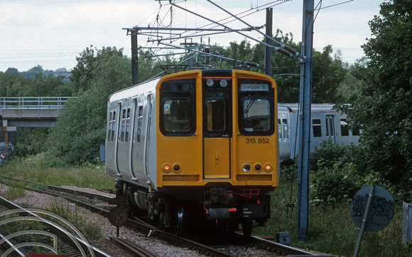 08019. 315852. Diverted Enfield - Liverpool St working. South Tottenham. 11.06.2000