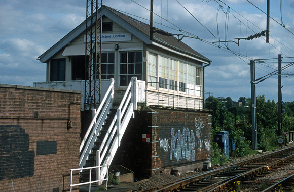 08034. Seven Sisters Junction signalbox. Seven Sisters. 11.06.2000