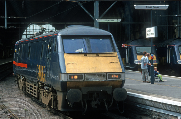 08093. 91006. 11.00 to Glasgow Central. Kings Cross. 06.07.2000