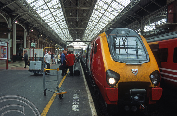 12708. 220007. 08.45 Dundee to Bournemouth. Preston. 11.08. 2003