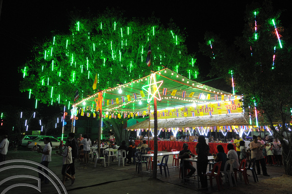 TD10540. Tree lights. Temple festival. Thailand. 23.1.09.