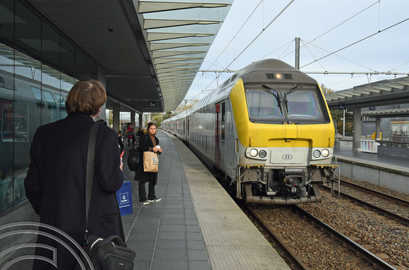 DG336570. Push-pull train set. Bruges. Belgium. 27.10.19.