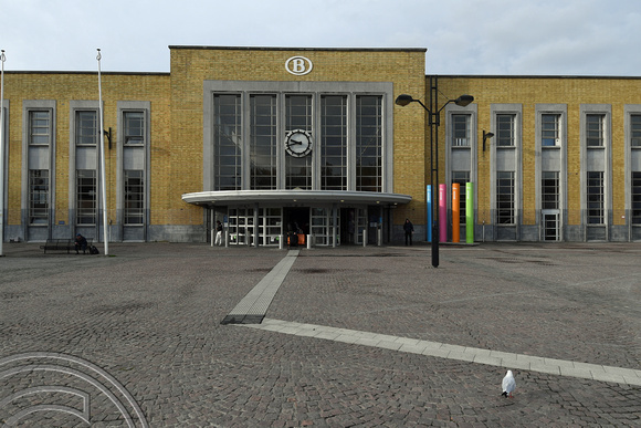 DG336566. Railway station. Bruges. Belgium. 27.10.19.