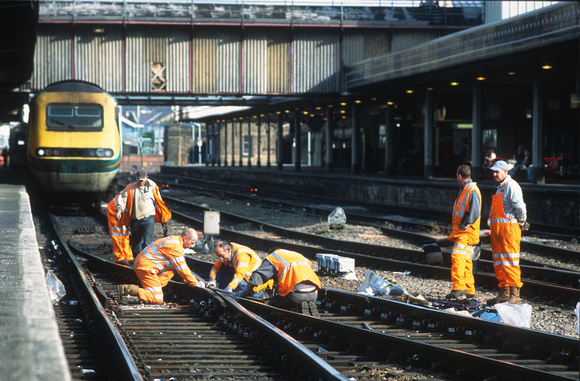 13013. Workers replacing screws on a set of points. Sheffield. 26.08.2003