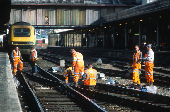 13015. Workers replacing screws on a set of points. Sheffield. 26.08.2003