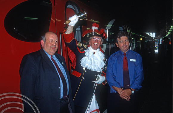 13032. Record run greeted by the Town Crier. Birmingham New St. 26.08.2003