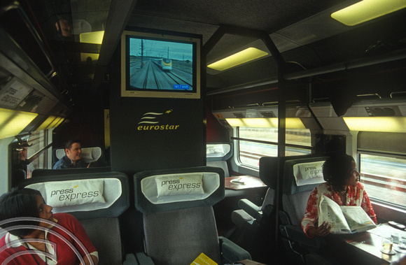 13053. Viewing the HS1 route on a TV screen on board the press trip to Paris. 27.09.2003