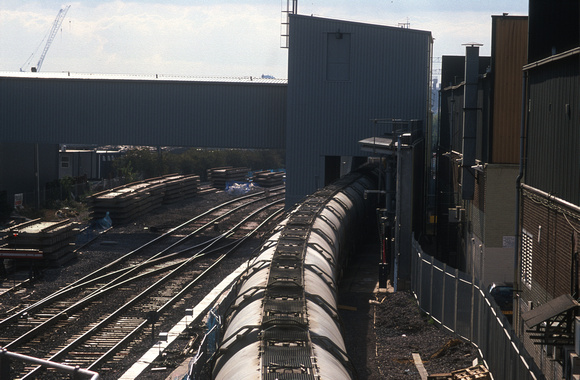 13105. View of the new cement terminal. St Pancras. 23.10.2003