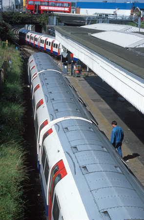10973. Bakerloo line trains pass. Willesden Junction. 27.08.2002