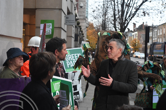 DG337364. Green party protest. DfT. London. 28.11.19.