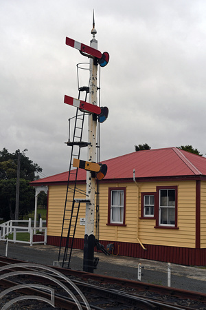 DG318337. Somersault signals. Glenbrook Vintage Railway. Glenbrook. North Island. New Zealand. 27.1.19