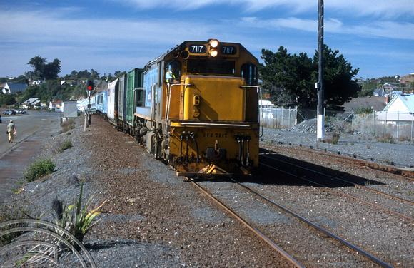 FR0641. DFT 7117. Northbound mixed passenger & freight. Kaikoura. South Island. New Zealand. 14.02.1999