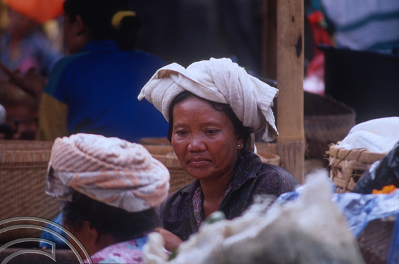 T03976. Women in the market. Ubud. Bali. Indonesia. August 1992