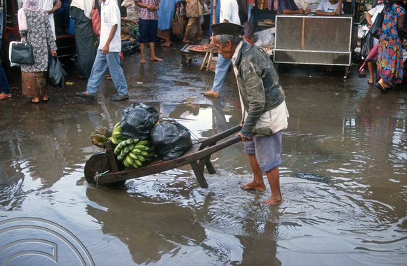 T03617. Man and barrow. The market. Bukittinggi. West Sumatra. Indonesia. 3rd June 1992